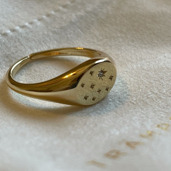 Etoile Signet Ring - Picture 3 of 6
